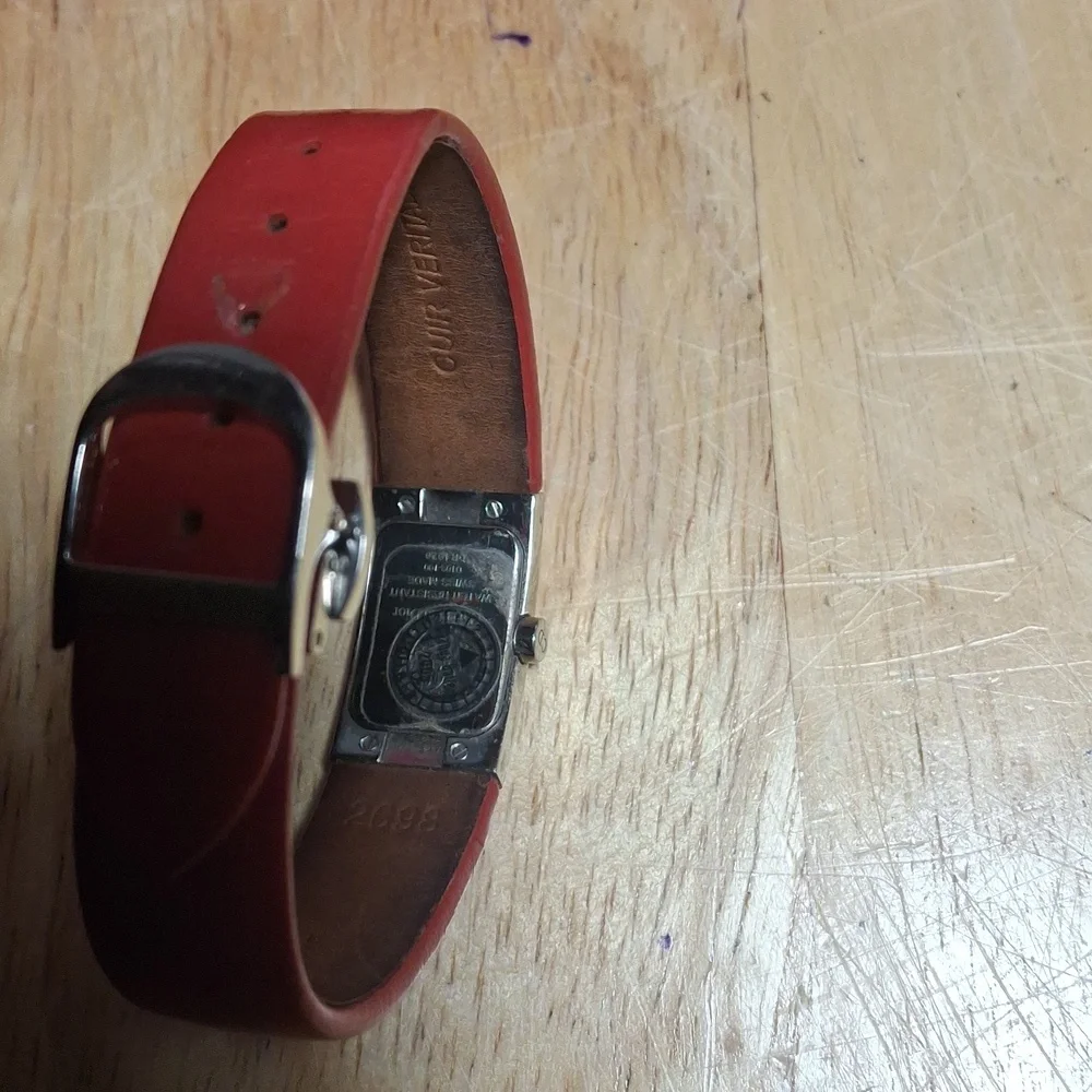 Christian dior Red Leather Strap Watch. - Picture 7 of 8